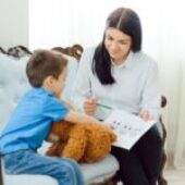 Dlaczego warto zostać psychologiem dziecięcym?