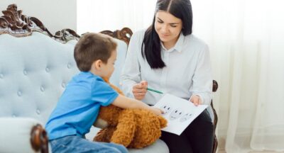 Dlaczego warto zostać psychologiem dziecięcym?