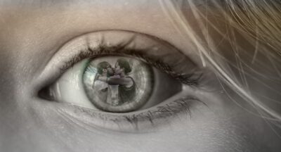 Zdrada emocjonalna – jak powstaje, dlaczego boli głębiej niż zdrada fizyczna, jakie sygnały ją zapowiadają i w jaki sposób wpływa na więź, poczucie własnej wartości oraz dynamikę relacji