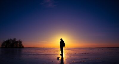 Ambiwertyk – jak funkcjonuje osoba na pograniczu introwersji i ekstrawersji, czym się wyróżnia, jak buduje relacje