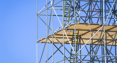 Rusztowania przejezdne i elewacyjne – porównanie użyteczności w projektach budowlanych