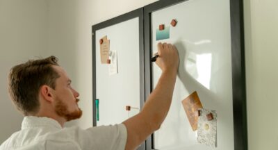 7 nawyków skutecznego działania streszczenie – pełny, obszerny opis idei Stephena R. Coveya oraz tego, jak każdy z nawyków zmienia sposób myślenia, działania i budowania satysfakcjonującego życia