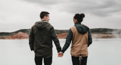 Samotność w związku – bolesne doświadczenie emocjonalnego oddalenia, braku zrozumienia i niewidzialności, które pojawia się nawet wtedy, gdy dwoje ludzi żyje obok siebie