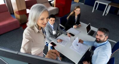 Szkolenia w drodze do awansu – jak sobie pomóc awansować?