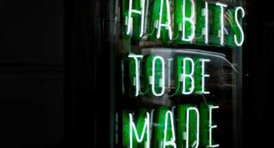 Nawyk – jak powstają automatyczne zachowania, które kształtują życie człowieka, wspierają rozwój, wpływają na sukces i mogą stać się najpotężniejszym narzędziem zmiany