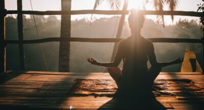 Afirmacje na pewność siebie – jak słowa mogą zmienić Twoje życie