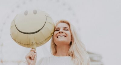 Pozytywna afirmacja – jak świadomie kształtować swoje myśli, emocje i energię, aby tworzyć życie pełne siły, kierunku i wewnętrznej harmonii