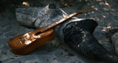 Muzyka do medytacji tworząca atmosferę spokoju, skupienia i łagodnego zanurzenia w praktykę