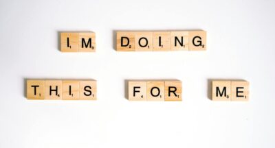 Codzienne afirmacje jako prosty rytuał wzmacniający motywację, spokój i poczucie sprawczości