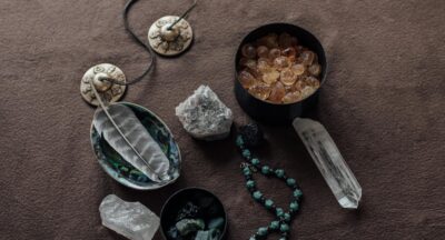 Afirmacje a manifestacje – jak słowa i intencje kształtują Twoją rzeczywistość, wspierają podświadomość i otwierają drogę do świadomego tworzenia życia, którego naprawdę pragniesz