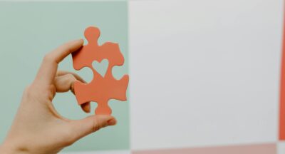 Afirmacja Louise Hay – jak słowa uzdrawiają, wzmacniają i otwierają serce na zmianę