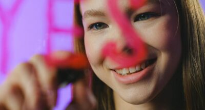 Krótkie afirmacje – małe słowa o wielkiej mocy, które zmieniają nastrój, sposób myślenia i energię w ciągu kilku sekund