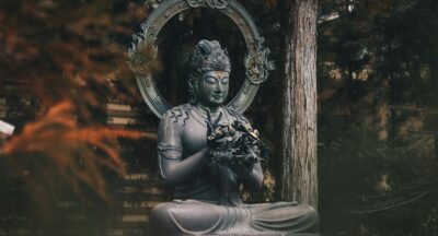 Medytacja buddyjska – najobszerniejszy przewodnik od podstaw, który prowadzi przez filozofię, techniki i praktykę