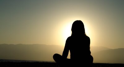 Medytacja dla początkujących – pełny, obszerny przewodnik dla osób, które chcą zacząć, ale nie wiedzą jak