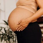 Trening w ciąży – jak ćwiczyć bezpiecznie, słuchając swojego ciała?