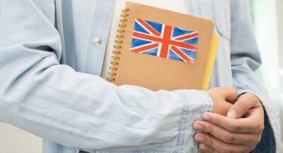 Netflix, podcasty i co dalej? Jak wpleść angielski w codzienność, by sam wchodził do głowy.