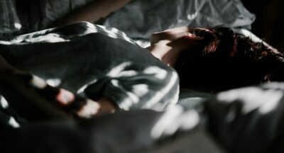 Afirmacja na sen uspokajająca umysł i wprowadzająca ciało w stan głębokiego relaksu