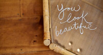 Czym jest afirmacja alfa – i dlaczego działa głębiej niż zwykłe pozytywne myślenie