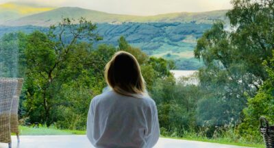 Afirmacje na stres, które uspokajają umysł, rozluźniają ciało i przywracają jasność myślenia