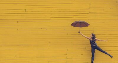 Afirmacja szczęścia i bogactwa – jak tworzyć wewnętrzną przestrzeń obfitości, dobrostanu i radości, które naturalnie przyciągają dobre wydarzenia, inspiracje i możliwości