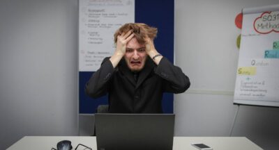Wypalenie zawodowe w IT: dlaczego programiści odchodzą i jak temu zapobiec